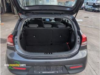 Kia Rio IV (YB) onderdelen (donorauto) kleur: ABT PLATINUM GRAPHITE picture 10