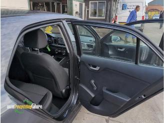 Kia Rio IV (YB) onderdelen (donorauto) kleur: ABT PLATINUM GRAPHITE picture 17