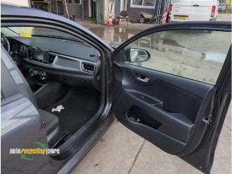 Kia Rio IV (YB) onderdelen (donorauto) kleur: ABT PLATINUM GRAPHITE picture 14