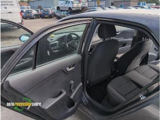 Kia Rio IV (YB) onderdelen (donorauto) kleur: ABT PLATINUM GRAPHITE picture 19