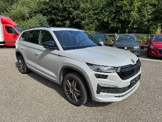 krockskadad bil auto Skoda Kodiaq Sportline 2.0 190pk Pano led kuipstoelen Leder 2022/2