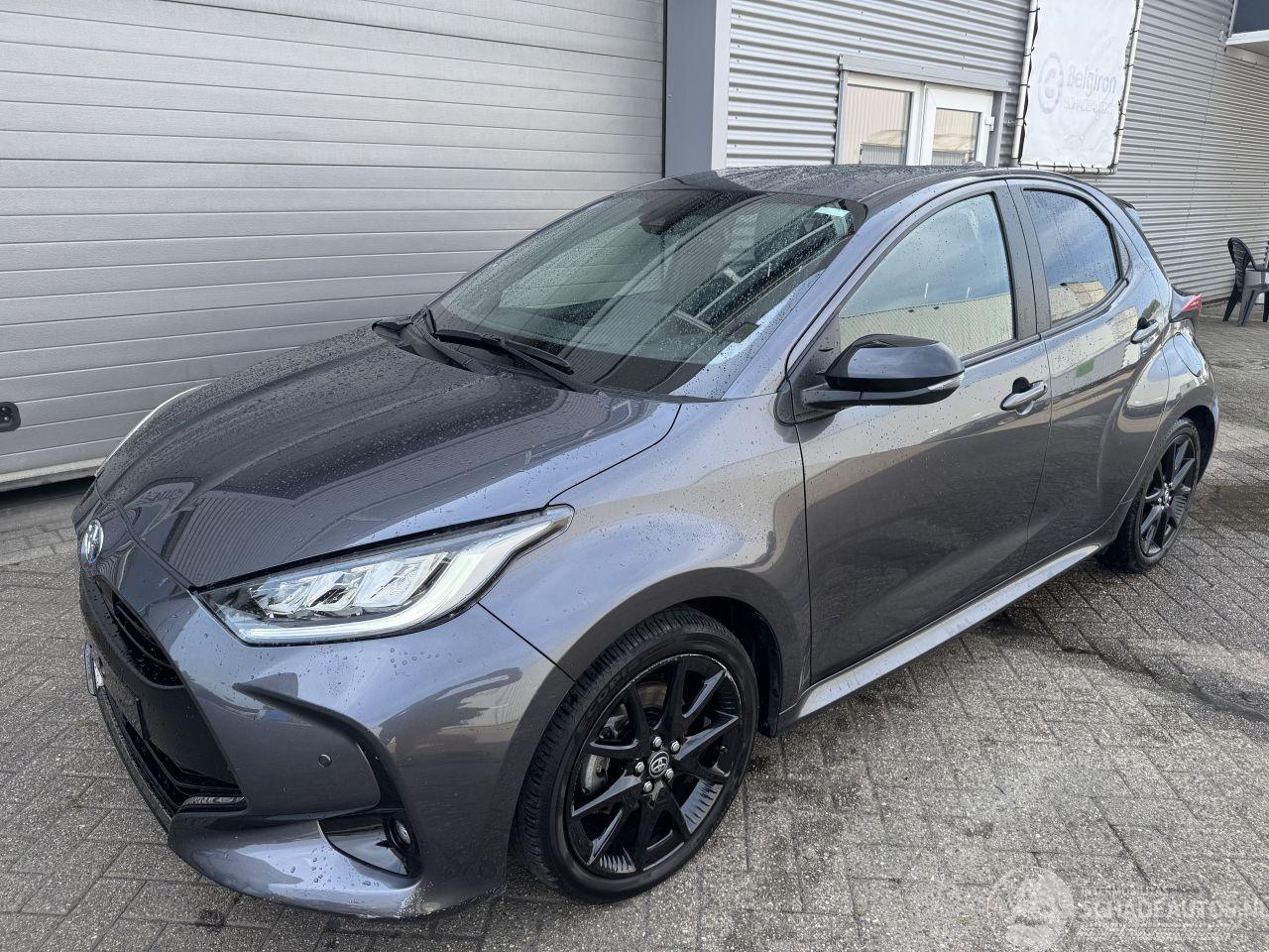 Toyota Yaris Yaris 1.5-l-VVT-i Hybrid 116 CVT Sport voll