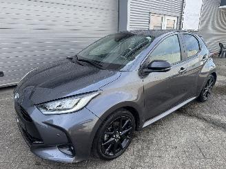 Coche accidentado Toyota Yaris Yaris 1.5-l-VVT-i Hybrid 116 CVT Sport voll 2023/4