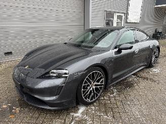 uszkodzony samochody osobowe Porsche Taycan 4S Performance voll auto start en rijd 2020/11