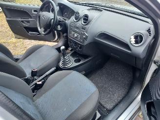 Ford Fiesta 1.4i 5 deurs + Apk picture 6