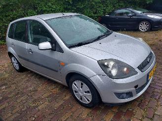 škoda osobní automobily Ford Fiesta 1.4i 5 deurs + Apk 2006/4