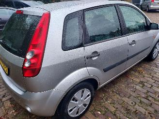 Ford Fiesta 1.4i 5 deurs + Apk picture 3