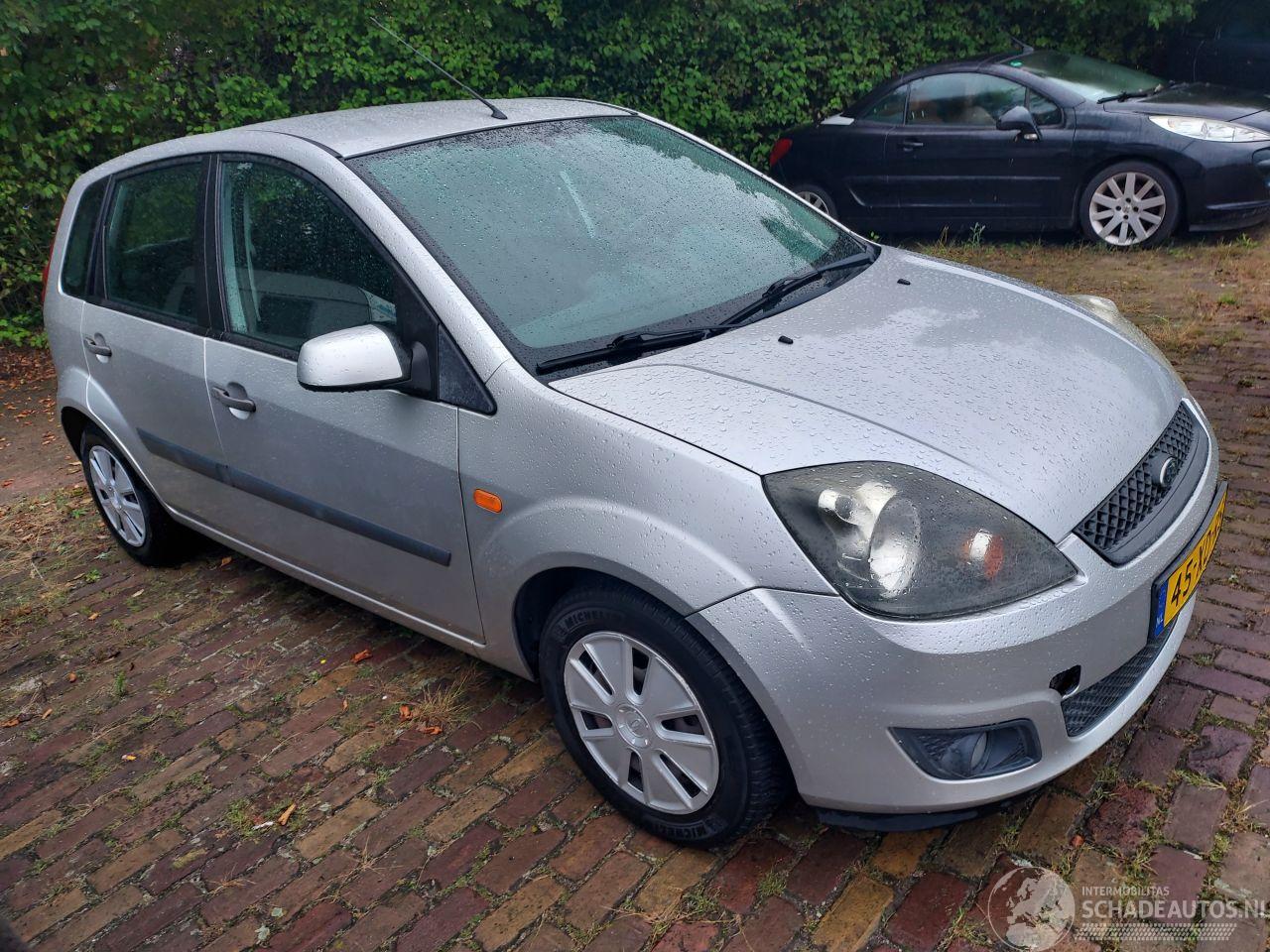 Ford Fiesta 1.4i 5 deurs + Apk