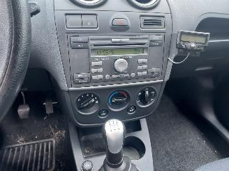 Ford Fiesta 1.4i 5 deurs + Apk picture 8