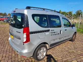 Dacia Dokker GERESERVEERD  1.2 benzine 5 persoons uitvoering weinig km picture 3