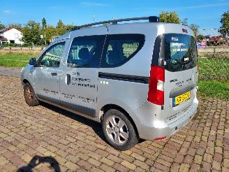 Dacia Dokker GERESERVEERD  1.2 benzine 5 persoons uitvoering weinig km picture 4