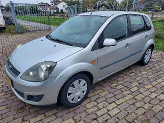 Ford Fiesta 5 deurs + Apk picture 2