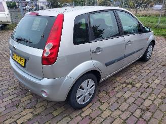 Ford Fiesta 5 deurs + Apk picture 3