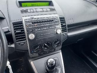 Mazda 5 GERESERVEERD  7 persoons + Apk picture 7