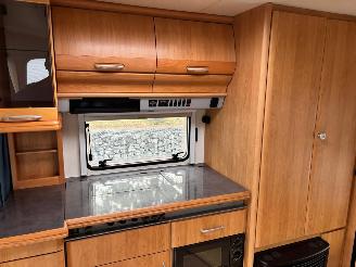 Hobby  Excellent 560 UFE + Voortent picture 4
