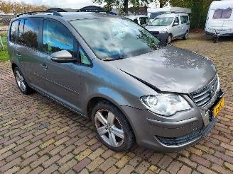 Vaurioauto  passenger cars Volkswagen Touran Comfortline 2.0 TDI 2010/2