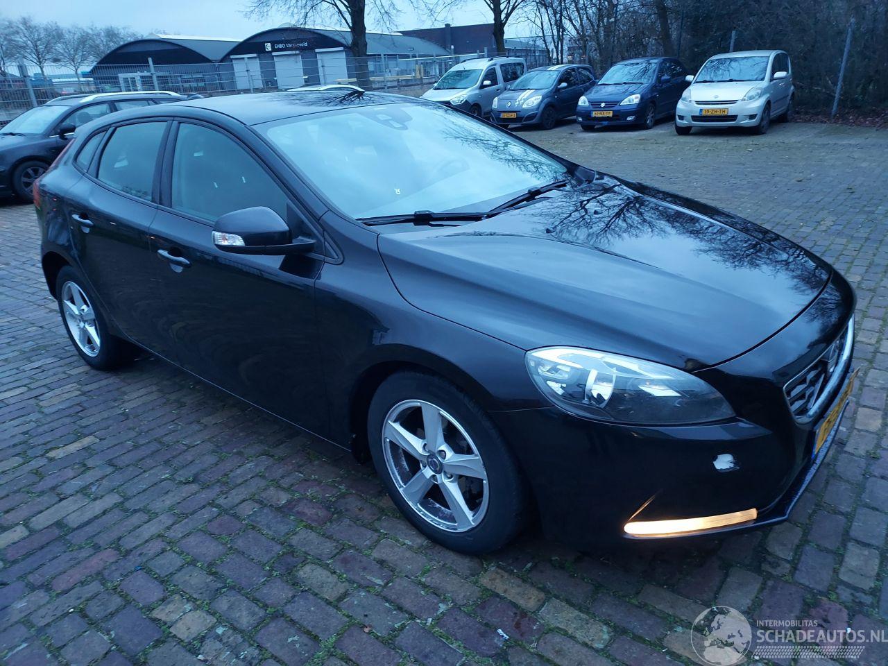 Volvo V-40 1.6 D2 Momentum diesel Div opties