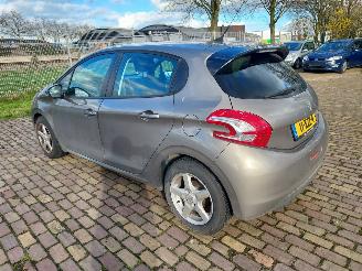 Peugeot 208 1.2i euro 5 nieuwe apk picture 5