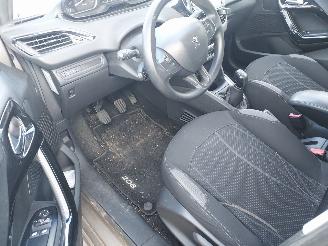 Peugeot 208 1.2i euro 5 nieuwe apk picture 9