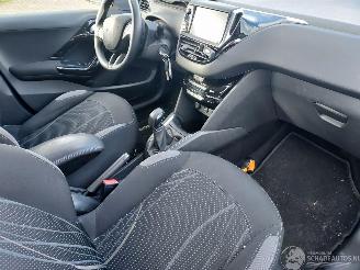Peugeot 208 1.2 i  5 deurs euro 5 picture 7