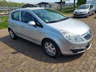 Opel Corsa 1.2i 5 deurs + airco picture 2