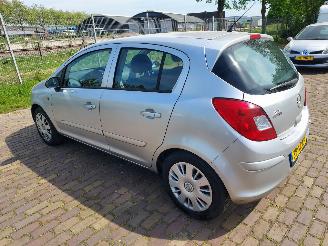 Opel Corsa 1.2i 5 deurs + airco picture 4