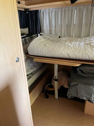 Chateau  390 + Voortent 4 persoons caravan picture 3