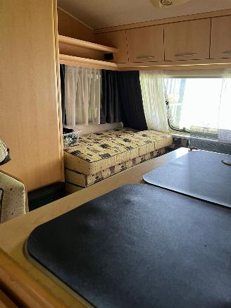 Chateau  390 + Voortent 4 persoons caravan picture 4