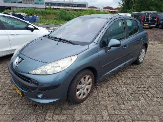 Vaurioauto  passenger cars Peugeot 207 5 deurs + Airco+Apk 500 euro minimum prijs 2006/6