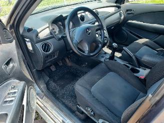 Mitsubishi Outlander 2.0 Benzine 2 wheel drive picture 5