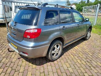 Mitsubishi Outlander 2.0 Benzine 2 wheel drive picture 3