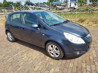 Vaurioauto  passenger cars Opel Corsa 1.4i  5 deurs + apk 2009/10