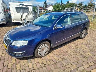 Damaged car Volkswagen Passat 2.0 TDI Bleu Motion 2009/8