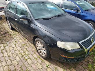 uszkodzony samochody osobowe Volkswagen Passat Sedan 1.6 benzine 2005/6