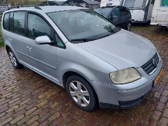 Schadeauto Volkswagen Touran 1.4 benzine 2006/8