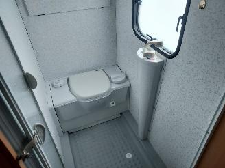 Adria  5204 PX + Voortent en frans bed picture 10