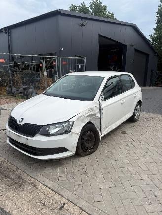Coche accidentado Skoda Fabia 1.2TSI 66KW 2016/3