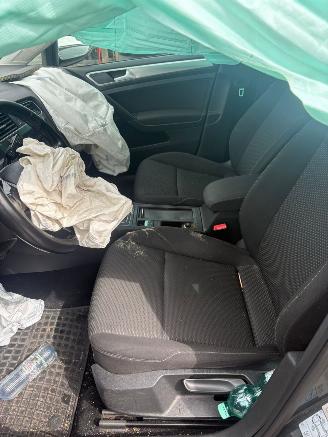 Volkswagen Golf 999CC AUTOMAAT picture 9