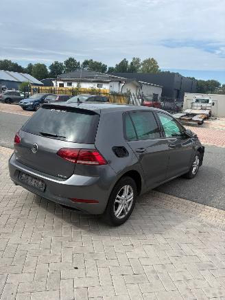 Volkswagen Golf 999CC AUTOMAAT picture 5