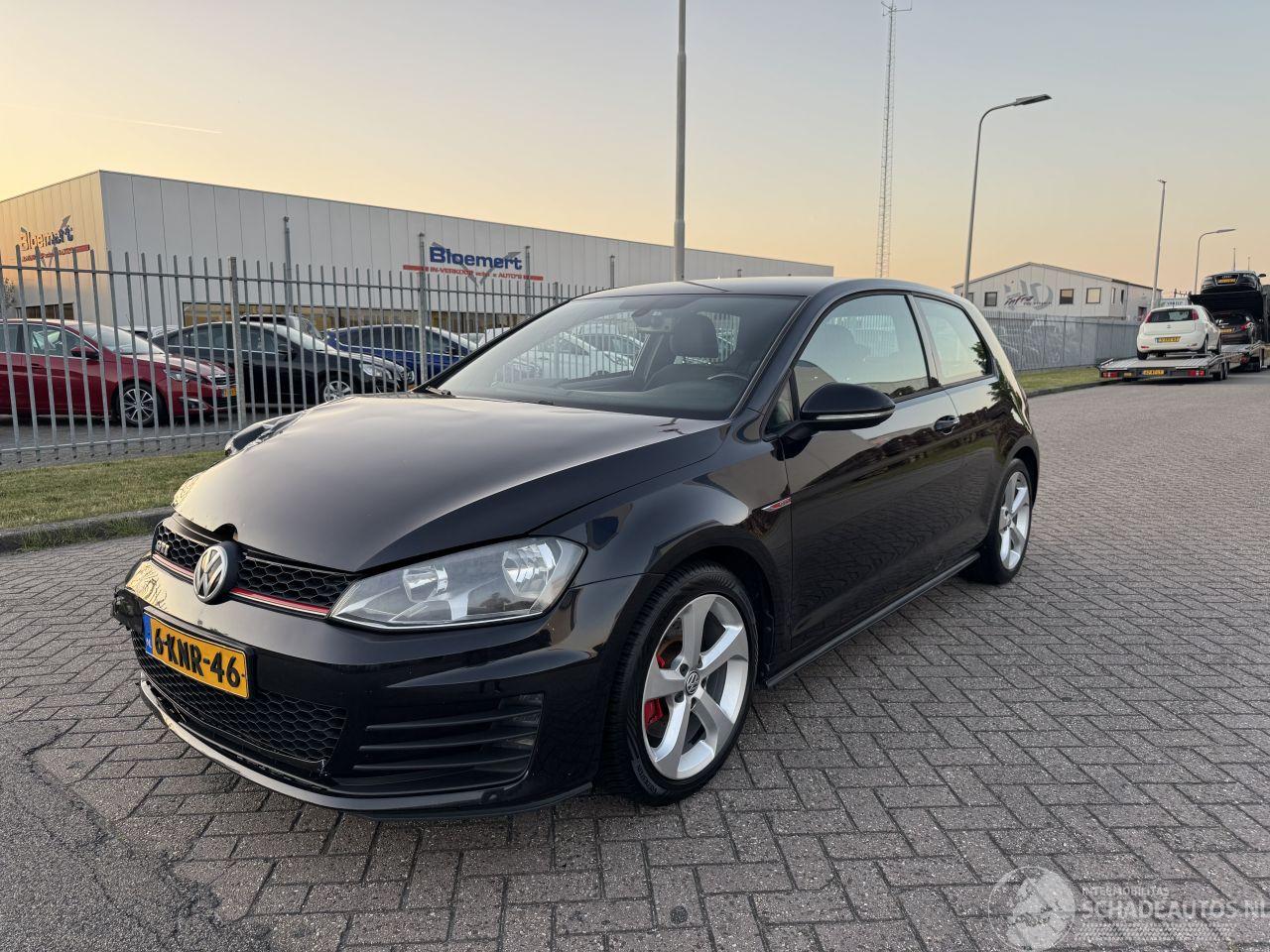 Volkswagen Golf 2.0 GTI