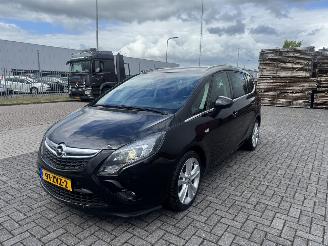 Schadeauto Opel Zafira Tourer 1.7 Cosmo 7Persoons 2013/2