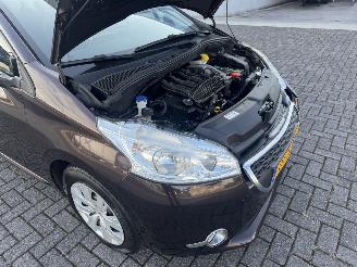 Peugeot 208 1.2 VTi 60Kw AIRCO picture 11