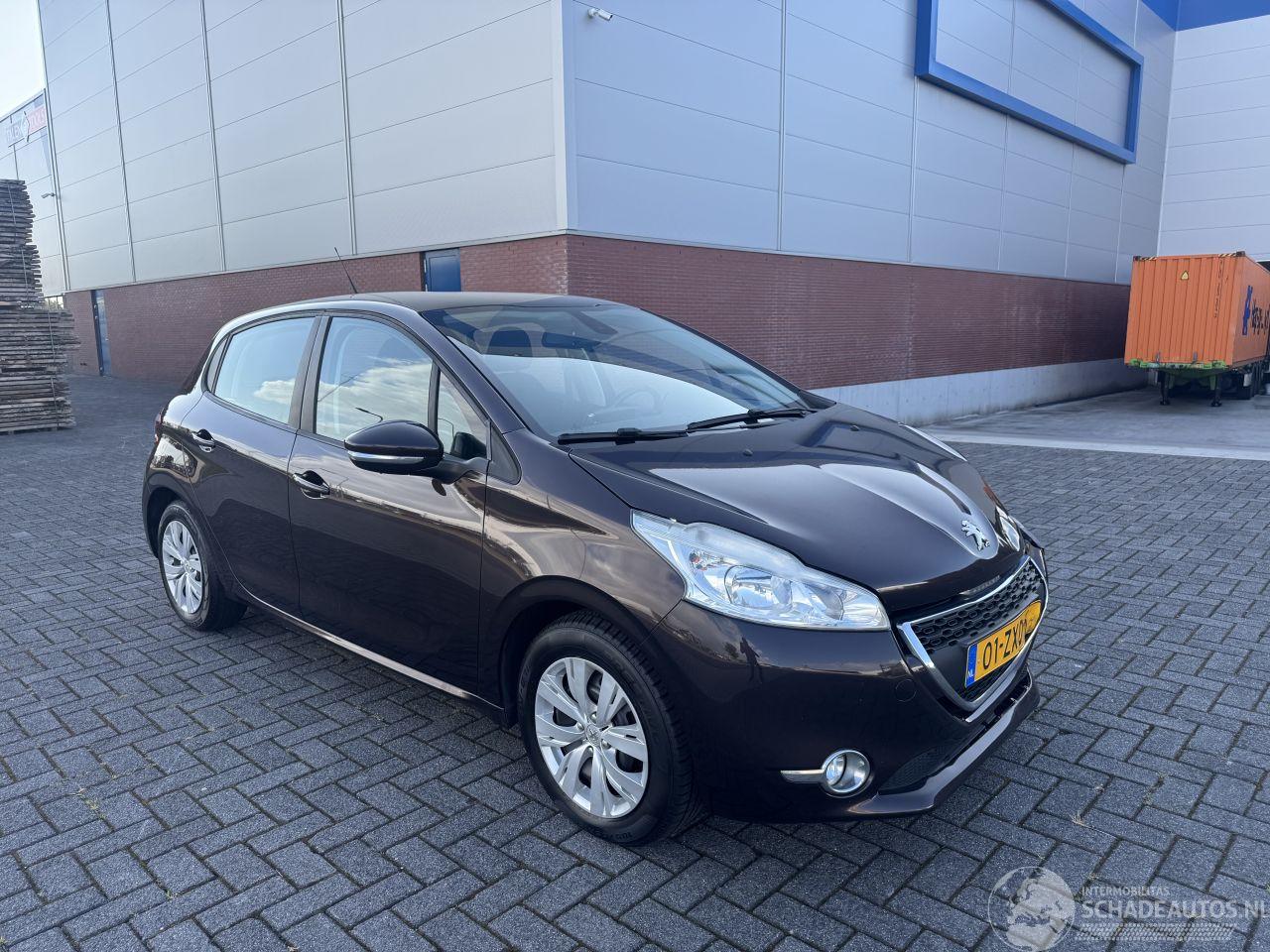 Peugeot 208 1.2 VTi 60Kw AIRCO