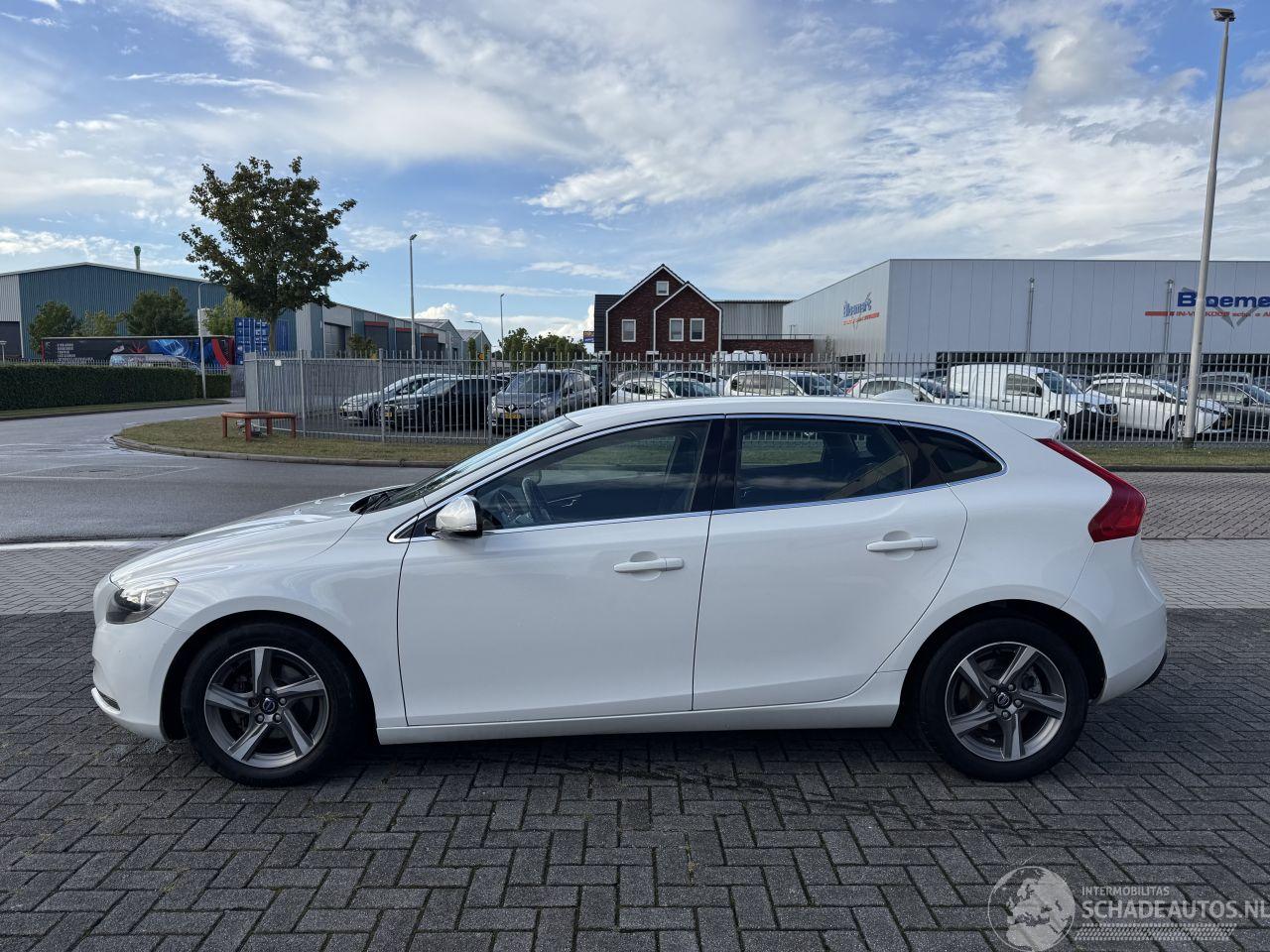 Volvo V-40 1.6 D2 Momentum