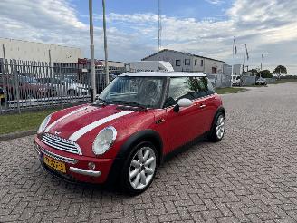 skadebil auto Mini Cooper 1.6 Chilli 85kw AIRCO 2002/7