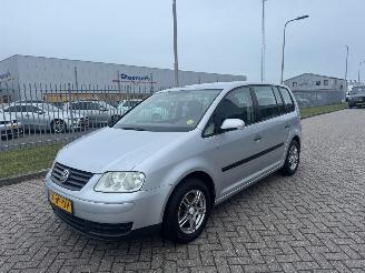 Vaurioauto  passenger cars Volkswagen Touran 1.6 75kw 7-PERSOONS 2004/1