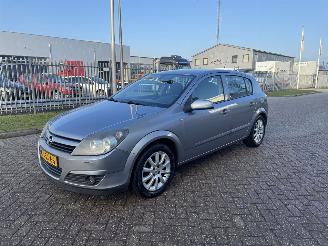 Schadeauto Opel Astra 1.4 Elegance AIRCO 2004/4