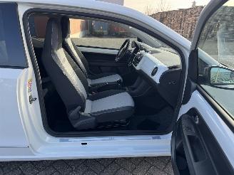 Volkswagen Up! White Up Navi picture 15