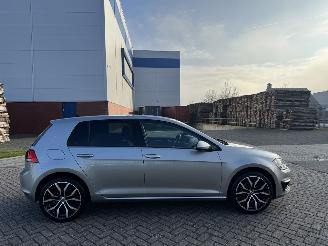 krockskadad bil auto Volkswagen Golf 1.2 TSI Highline 81Kw Clia - Navi 2015/11