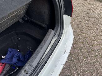 Volkswagen Golf 1.6 TDI 81Kw Clima Navi picture 16